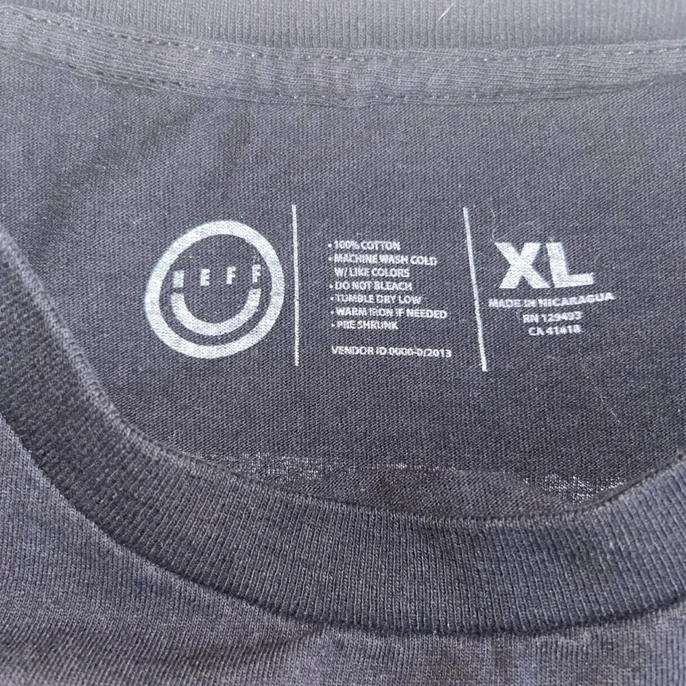 Disney X Neff Mickey Mouse Shirt Adult Size XL Cropped Tee - Picture 3 of 5